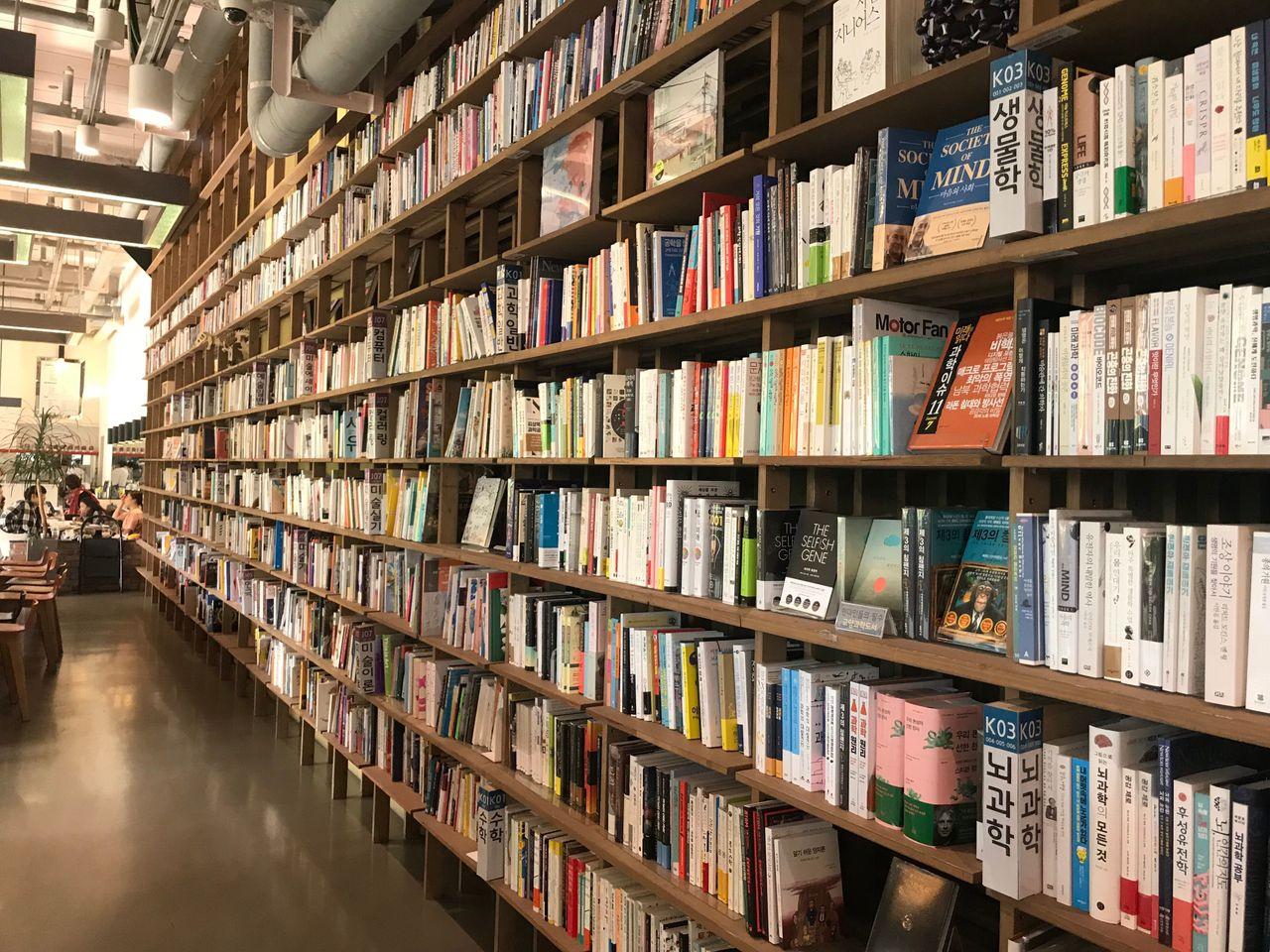 Seoul Attraction: Book Park, Itaewon. An Amazing Photogenic Library.